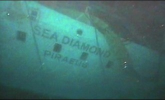 To Sea Diamond συνεχίζει να απειλεί τη Σαντορίνη