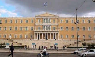 Σεξιστικές συμπεριφορές και λεκτική βία καταγγέλλουν οι Ελληνίδες βουλευτές!
