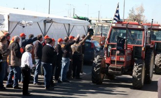 «Όχι» από τους αγρότες για συνάντηση με Τσίπρα – Επιδιώκουν αποσταθεροποίηση