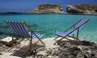 Έρευνα ΣΕΛΠΕ: Ένας στους δύο Έλληνες δεν θα πάει εφέτος διακοπές