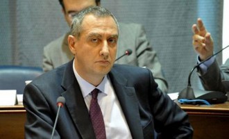 Ο Μιχελάκης αποκαλεί τον Σαμαρά “απαράδεκτο” και τάσσεται με την κυβέρνηση