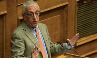 Ν. Κακλαμανάνης: “Δεν παραιτούμαι από βουλευτής”