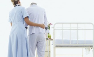 Σε Δημόσιο Νοσοκομείο: Συνέλαβαν 14 παράνομες αποκλειστικές νοσοκόμες
