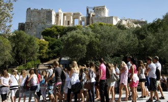 Ρώσοι, Αμερικανοί και Γερμανοί τουρίστες έσωσαν την ελληνική οικονομία