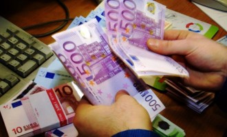 Τραπεζικό στέλεχος στην Κω έκλεψε 450.000 ευρώ από λογαριασμούς συγγενών του