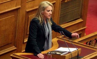 Δούρου: Παραιτήθηκε από βουλευτής για να διεκδικήσει την Περιφέρεια