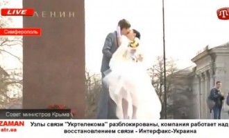 Κριμαία: Λίγο πριν ηχήσουν τα κανόνια ένας γάμος αλλάζει άρδην το κλίμα στην Συμφερόπολη