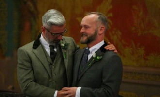 Τους γάμους ομοφυλοφίλων στη Βρετανία χαιρέτησε ο Ντέιβιντ Κάμερον