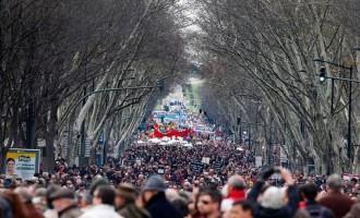 Με σύνθημα “Όχι στην κλοπή των μισθών” διαδηλώνουν οι Πορτογάλοι