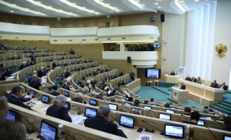 Η Άνω Βουλή της Ρωσίας ζητά να ανακληθεί ο Πρέσβης από την Ουάσιγκτον