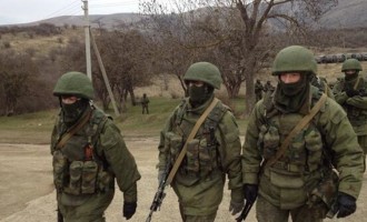 Εισβολή Ρώσων σε στρατιωτική βάση στη Κριμαία – Έπεσαν πυροβολισμοί