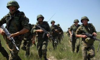 Ρωσία: Φαντασιώσεις ότι μαζεύουμε στρατό στα σύνορα με την Ουκρανία