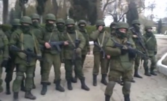 Βίντεο με τους Ρώσους στρατιώτες μέσα στην ουκρανική ναυτική βάση
