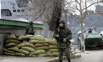 Σε κλοιό ρωσικών στρατευμάτων η Κριμαία