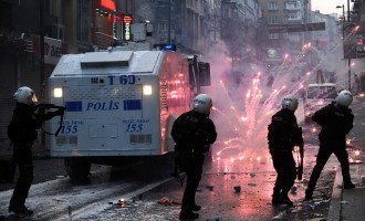 Κόλαση βίας στην Τουρκία: Δεκάδες τραυματίες στην Σμύρνη, την Άγκυρα και την Πόλη