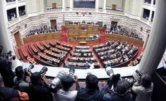 “Ξεφτιλίζεται η Βουλή με τις διαδικασίες που ακολουθεί η κυβέρνηση”