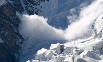 Βομβαρδίζουν τα βουνά για προφύλαξη από τις χιονοστιβάδες