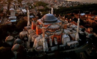 Ο Ερντογάν σχεδιάζει ισλαμική προσευχή στην Αγία Σοφία