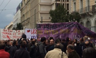 Πυκνό συλλαλητήριο στην πλατεία Κλαυθμώνος