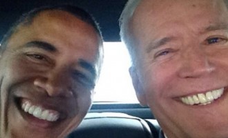 Μπάιντεν και Ομπάμα βγάζουν… selfie