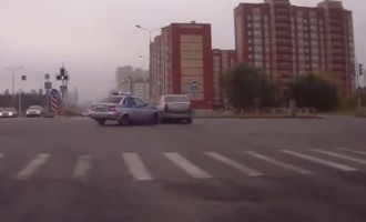 Τα περιπολικά της ρωσικής αστυνομίας με τα φρένα… σπασμένα (βίντεο)