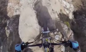 Βίντεο με την πιο επικίνδυνη κατάβαση για ποδήλατο (βίντεο)