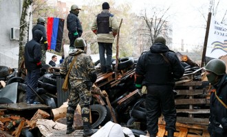Οι Ουκρανοί και Blackwater πολιορκούν τη ρωσόφωνη πόλη του Σλοβιάντσκ