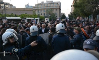 Η πορεία συνεχίζεται στους δρόμους της Αθήνας – Δεν πέρασε από το μπλόκο της Σταδίου