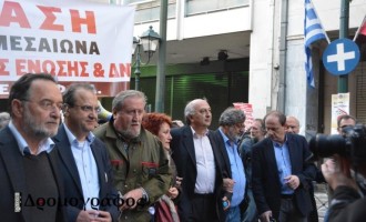 Οι βουλευτές του ΣΥΡΙΖΑ επικεφαλής στην πορεία στην Αθήνα