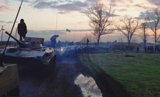 300 Ουκρανοί στρατιώτες κατέβασαν τα όπλα τους και φεύγουν, λέει το RT