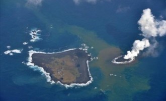Μέσα από τα βάθη του ωκεανού γεννήθηκε ένα ηφαίστειο – νησί