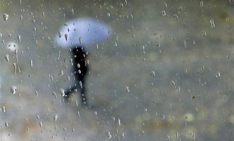 Χαλάει ο καιρός: Βροχές και πτώση της θερμοκρασίας