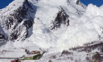 Εντυπωσιακή έκρηξη σε χιονοστιβάδα στη Νορβηγία