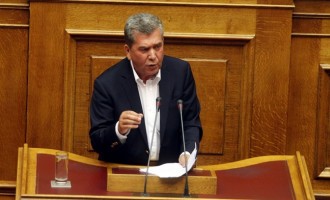 Μητρόπουλος: Ούτε το ελληνικό κείμενο της συμφωνίας περνά από τη Βουλή