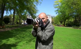 Μάθετε πώς πρέπει να κρατάτε τη φωτογραφική σας μηχανή