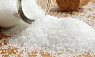 Δείτε πόσο αλάτι πρέπει να τρώμε για να είμαστε υγιείς