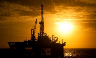 “Η κυβέρνηση χαρίζει τον ορυκτό μας πλούτο στις πετρελαϊκές εταιρείες”