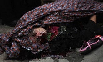Πακιστάν:  Ήταν έγκυος η γυναίκα που λιθοβολήθηκε από την οικογένειά της