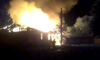 Μαριούπολη: Βίντεο από την στρατιωτική βάση που καίγεται
