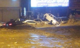 Δεν έχει ξαναγίνει: Πλημμύρισε η Μέκκα καλοκαιριάτικα (βίντεο)