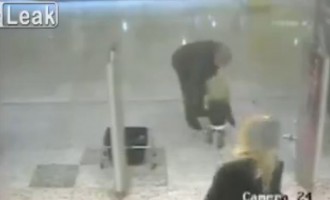 Προσπάθησε να απαγάγει μωρό σε πολυσύχναστο εμπορικό κέντρο (βίντεο)