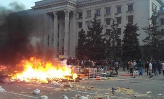 Έκτακτη είδηση: 38 οι νεκροί στην Οδησσό – κάηκαν στο φλεγόμενο κυβερνητικό κτίριο (βίντεο)