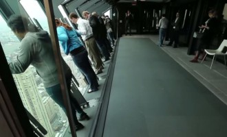 Σικάγο: Η νέα ατραξιόν του… τρόμου στην κορυφή του ουρανοξύστη (βίντεο)