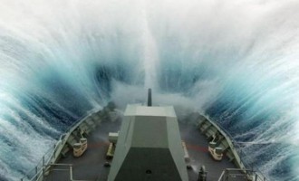 Εύβοια: Ακυβέρνητο πλέει πλοίο με τρεις επιβάτες