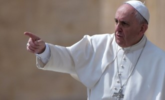 Ο Πάπας επιδοκιμάζει την πολεμική παρέμβαση ενάντια στο Ισλαμικό Κράτος