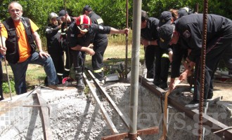 Χανιά: Επιχείρηση διάσωσης εργάτη που “θάφτηκε” από χώμα (φωτογραφίες)