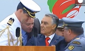 Ο Πρόεδρος της Πορτογαλίας λιποθύμησε γιατί τον αποδοκίμασαν