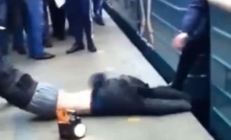 Αυτοκτονία σοκ στο μετρό του Νοβοσιμπίρσκ (βίντεο)