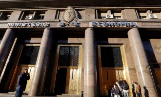 Η Αργεντινή ξεκινά διαπραγματεύσεις για να μην χρεοκοπήσει ξανά