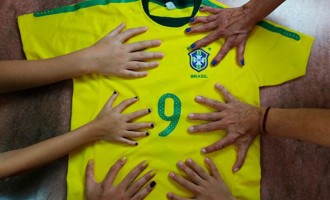 Μουντιάλ: Η… εξαδάκτυλη οικογένεια που θέλει το τρόπαιο για την Βραζιλία